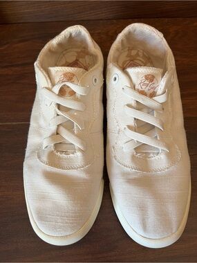 Roxy Women's Cream Canvas Low-Top Sneakers